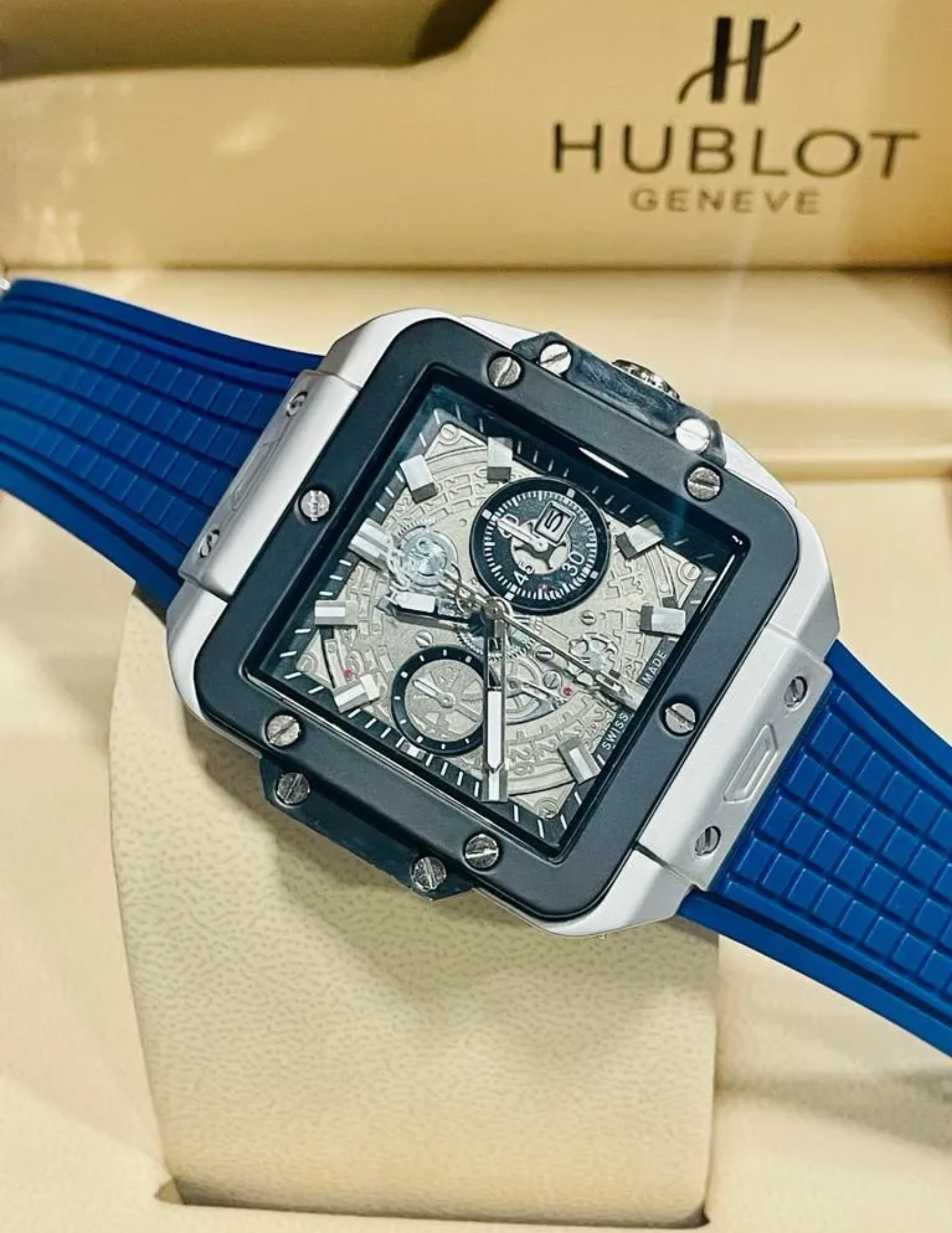 Montre Hublot bleu 